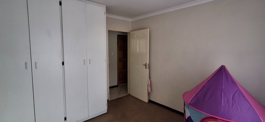 2 Bedroom Property for Sale in Langenhovenpark Free State
